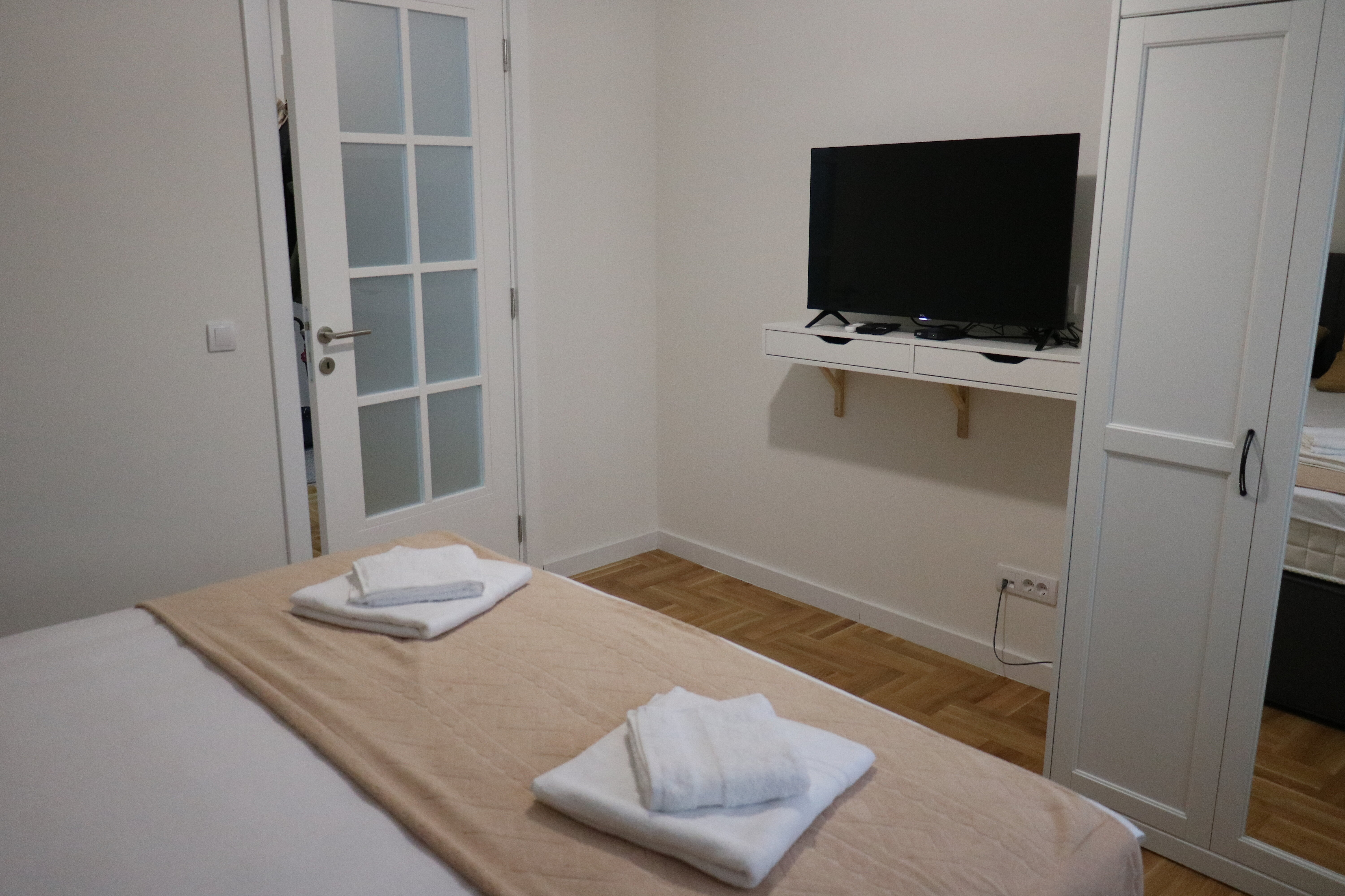 Sunny Oasis Apartment 10a Bedroom, Belgrade