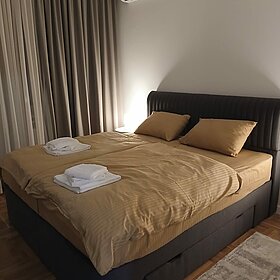 Sunny Oasis Apartment 10 Bedroom, Belgrade